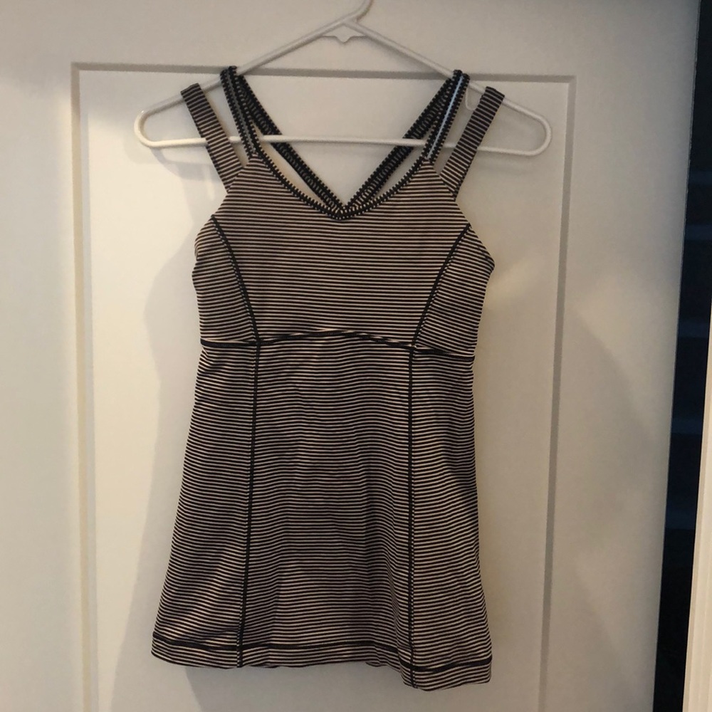 Lululemon top with built in bra